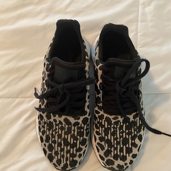 Adidas swift cheetah print shoes - Picture 2 of 3
